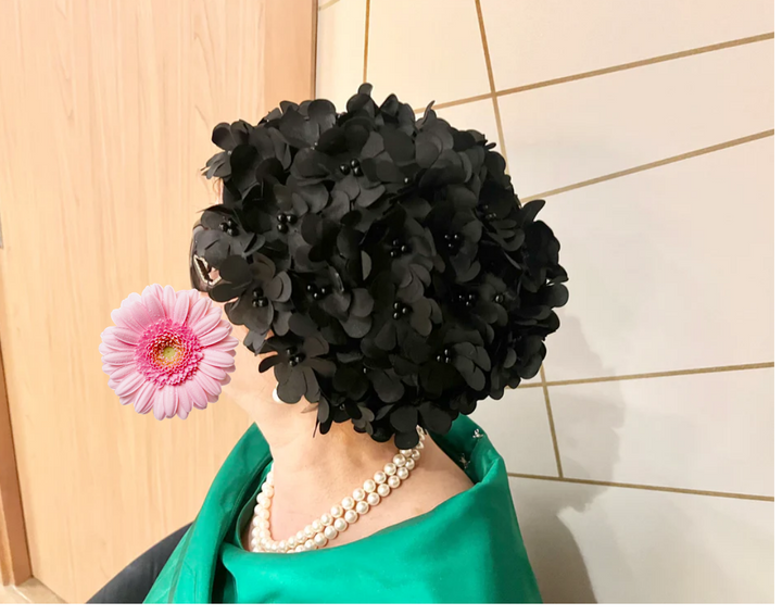 PRÉCOMMANDE NOUVEAU : Magnifique chapeau à fleurs noires !