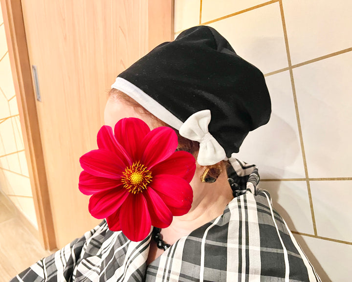 PRÉCOMMANDE NOUVEAU : Bonnet doux en velours noir avec mini noeud !